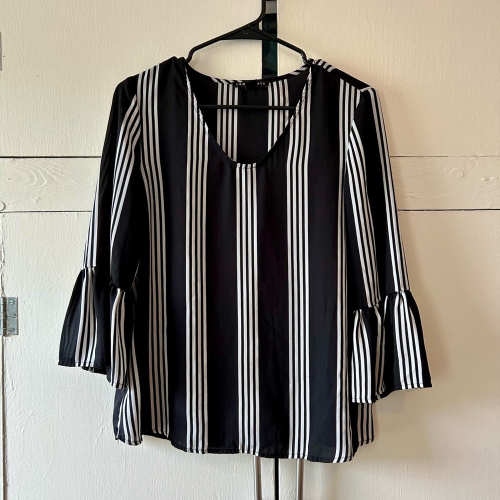 Como Black Small Black and White Striped Women's Top